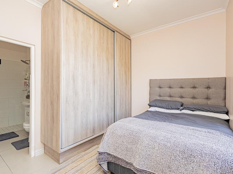 1 Bedroom Property for Sale in Kenilworth Western Cape
